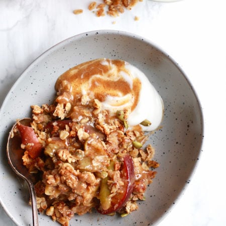 Easy & Healthy Vegan Pear and Apple Crisp // Gluten Free