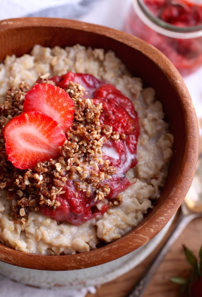 Strawberry Rhubarb Crumble Oatmeal | Nutrition in the Kitch