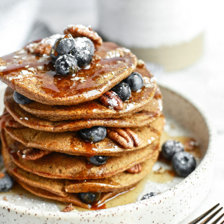 Healthy Pumpkin Spice Pancakes