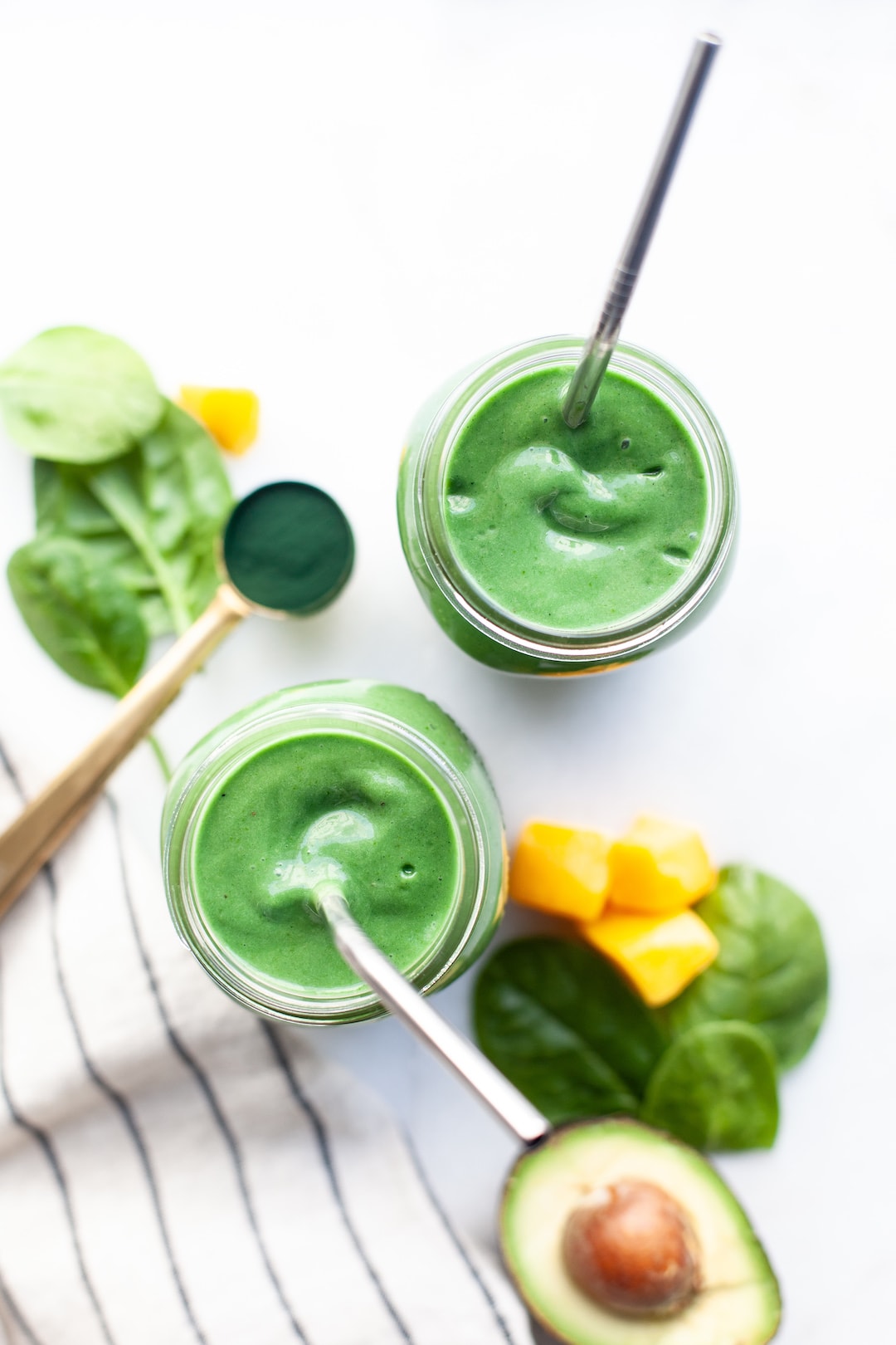 Best Green Spirulina Smoothie & 5 Awesome Spirulina Benefits!