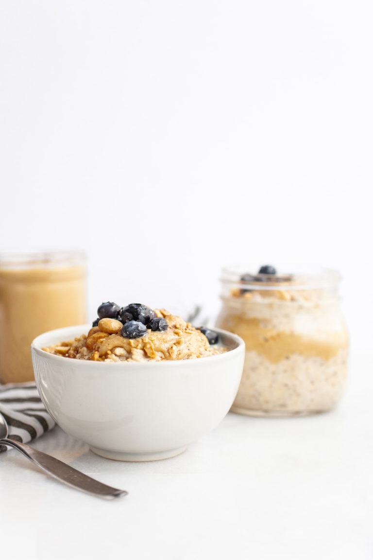 Simple Peanut Butter Overnight Oats | Nutrition in the Kitch
