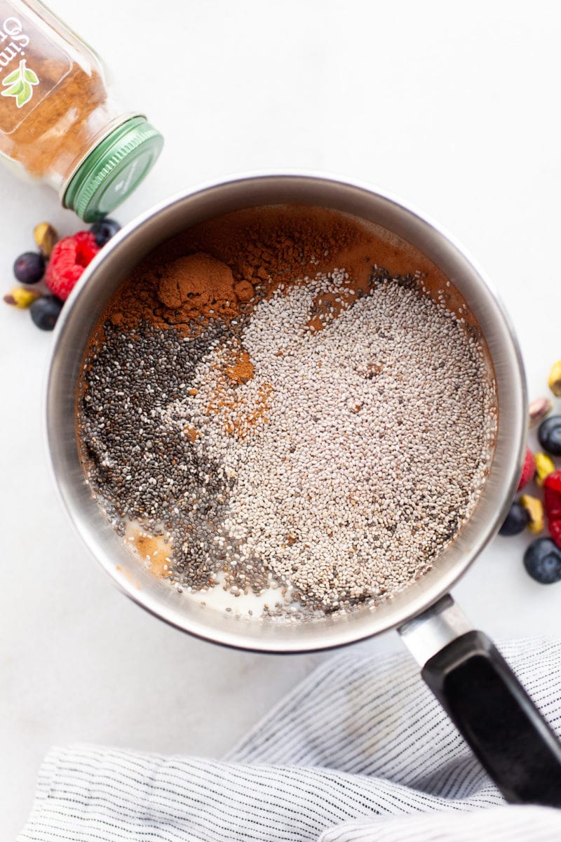 Quente Chia Receita de Pudim em uma panela