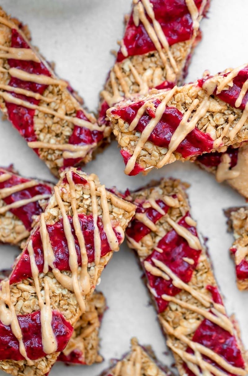 18 eenvoudige plantaardige Snacks om te proberen - No-Bake pindakaas mueslirepen