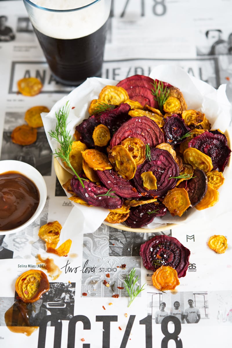 18 Aperitivos Fáciles A Base De Plantas Para Probar: Chips De Remolacha Horneados