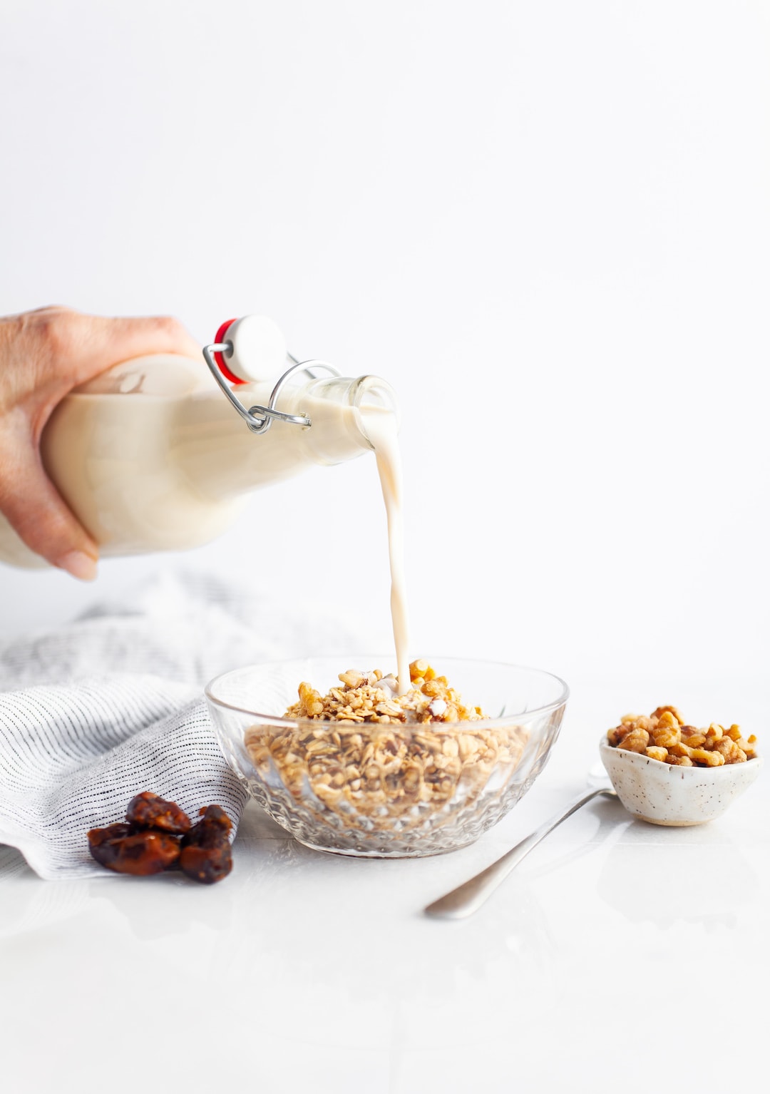 The Easiest Vitamix Walnut Milk (2 Ways!) Nutrition in the Kitch